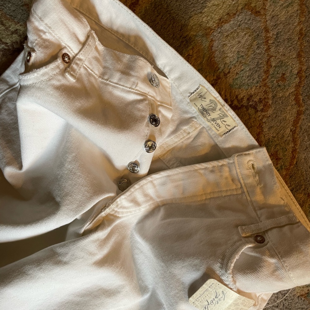 We The Free Egg Shell White Deconstructed Denim Jeans Size 27 NWT